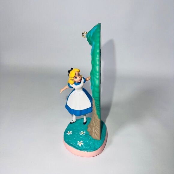 Hallmark Keepsake Ornament Disney Alice Meets the Cheshire Cat - Picture 3 of 7